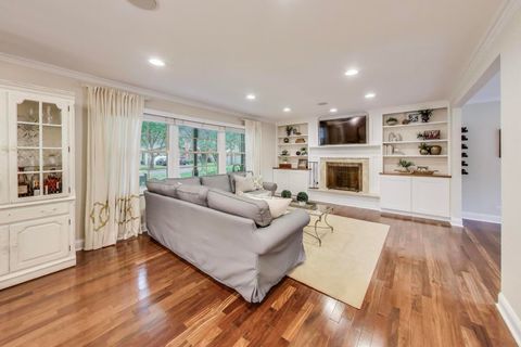 Tiny photo for 833 Fairlawn Avenue, Libertyville, IL 60048 (MLS # 12602467)