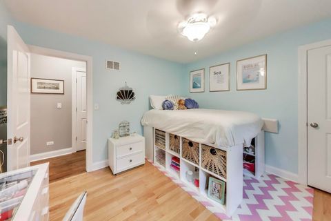 Tiny photo for 833 Fairlawn Avenue, Libertyville, IL 60048 (MLS # 12602467)