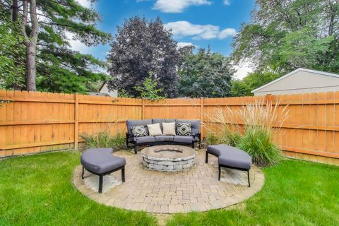 Tiny photo for 833 Fairlawn Avenue, Libertyville, IL 60048 (MLS # 12602467)