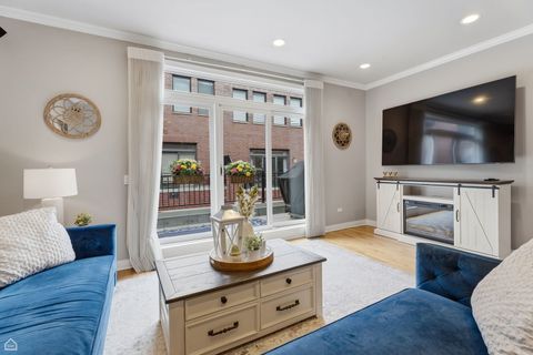 Tiny photo for 2657 N Hermitage Avenue, Chicago, IL 60614 (MLS # 12603014)