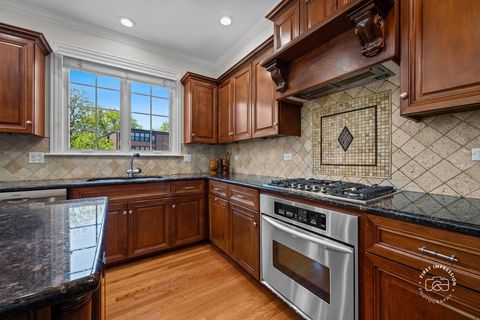 Tiny photo for 1127 Gilbert Avenue #1127, Downers Grove, IL 60515 (MLS # 12638488)