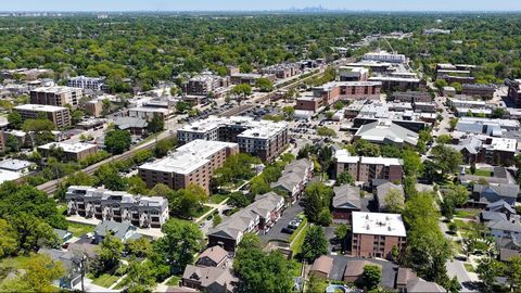 Tiny photo for 1127 Gilbert Avenue #1127, Downers Grove, IL 60515 (MLS # 12638488)