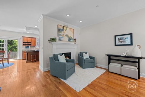 Tiny photo for 1127 Gilbert Avenue #1127, Downers Grove, IL 60515 (MLS # 12638488)