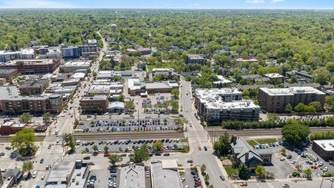 Tiny photo for 1127 Gilbert Avenue #1127, Downers Grove, IL 60515 (MLS # 12638488)