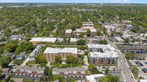 Tiny photo for 1127 Gilbert Avenue #1127, Downers Grove, IL 60515 (MLS # 12638488)