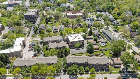 Tiny photo for 1127 Gilbert Avenue #1127, Downers Grove, IL 60515 (MLS # 12638488)