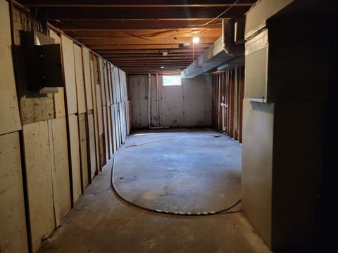 Tiny photo for 1606 Indiana Street, Bloomington, IL 61701 (MLS # 12471052)