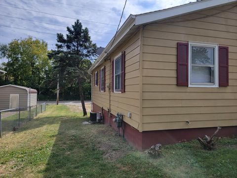 Tiny photo for 1606 Indiana Street, Bloomington, IL 61701 (MLS # 12471052)