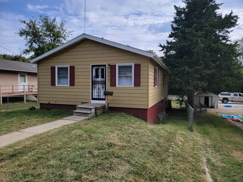 Tiny photo for 1606 Indiana Street, Bloomington, IL 61701 (MLS # 12471052)