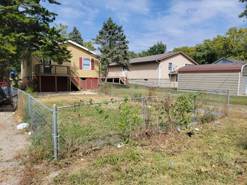 Tiny photo for 1606 Indiana Street, Bloomington, IL 61701 (MLS # 12471052)