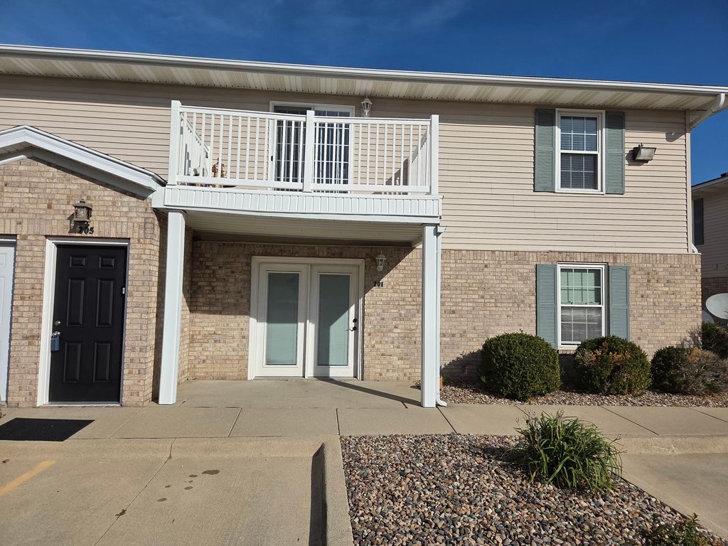 Photo for 1040 Ekstam Drive #205, Bloomington, IL 61704 (MLS # 12500672)