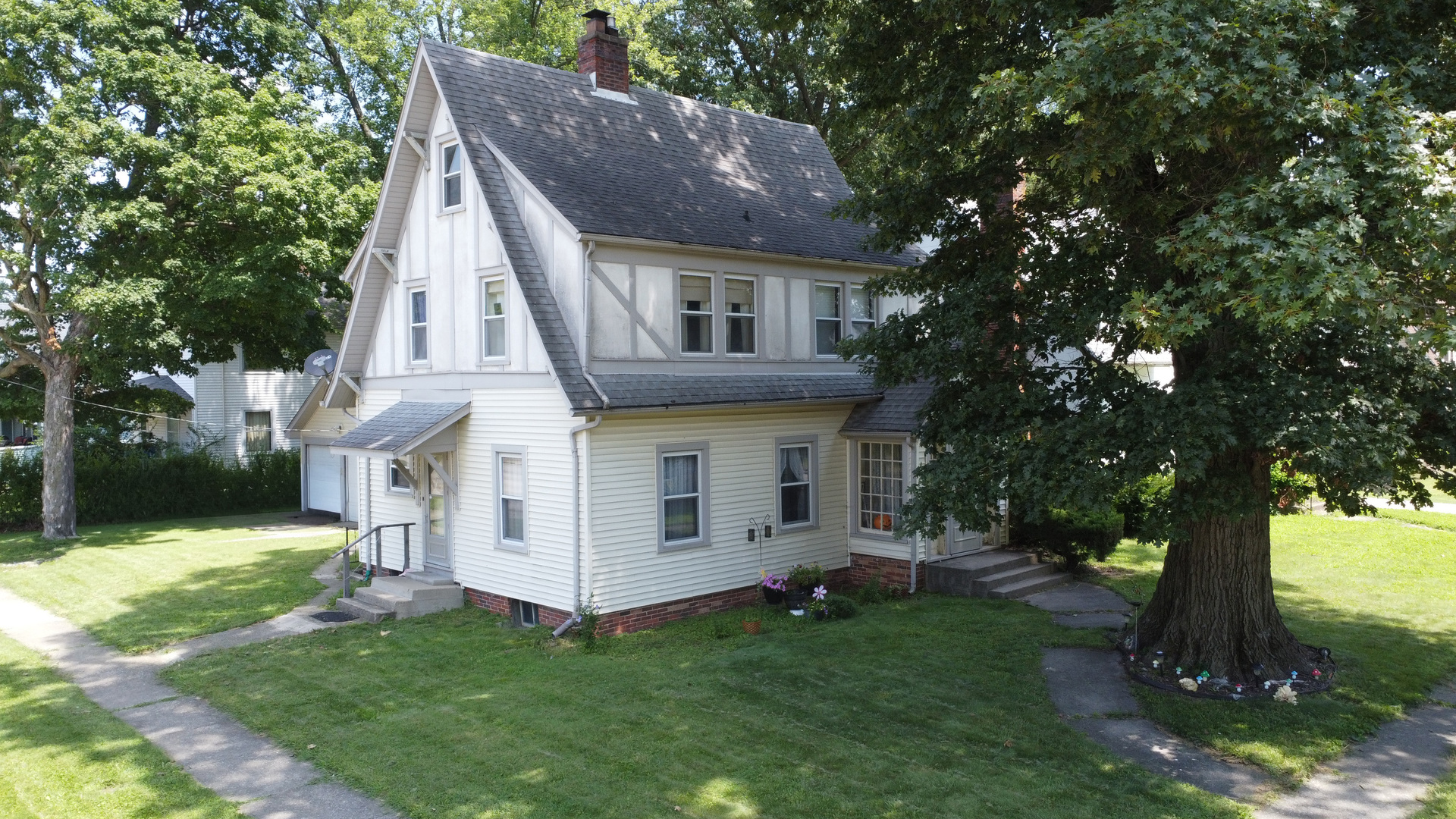132 W Jefferson Avenue