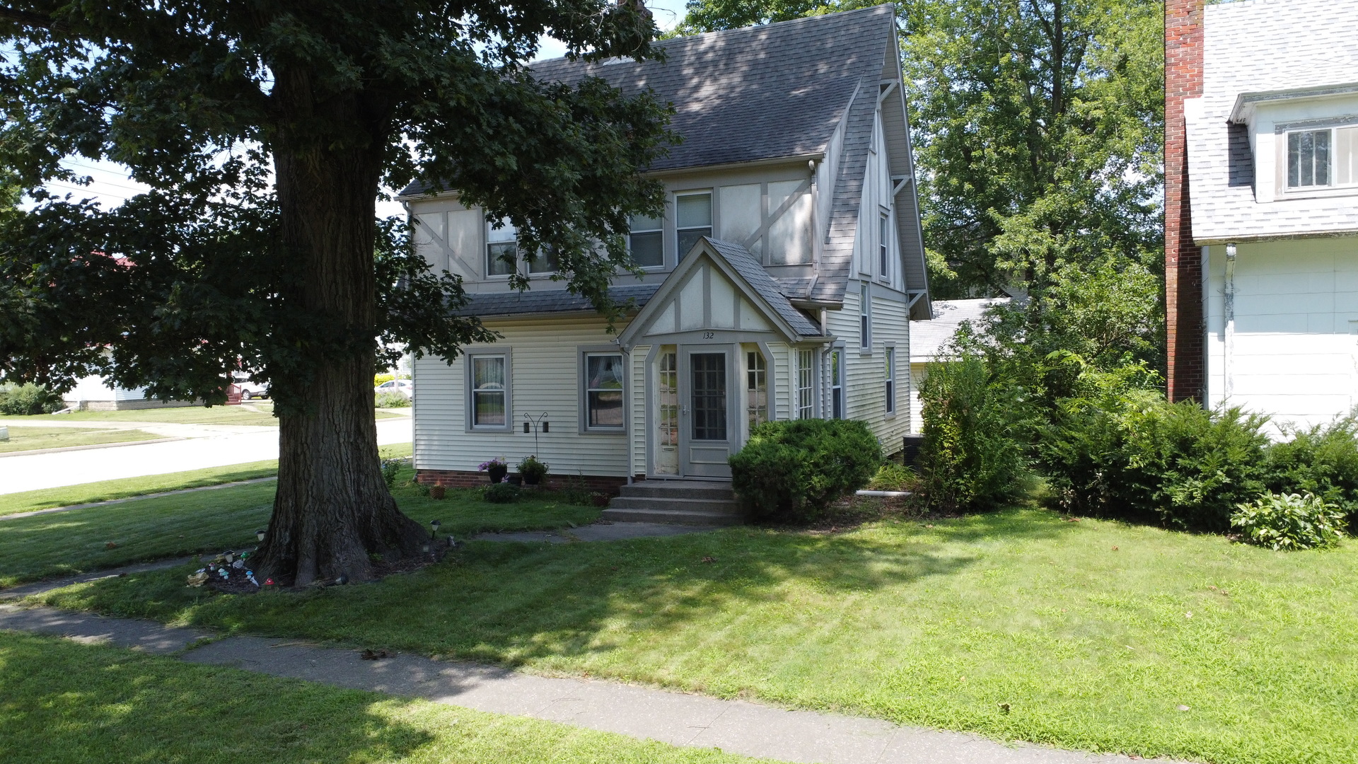 132 W Jefferson Avenue