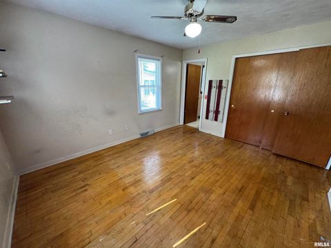 Tiny photo for 7 HOLLY Lane, Flora, IL 62839 (MLS # EB459894)