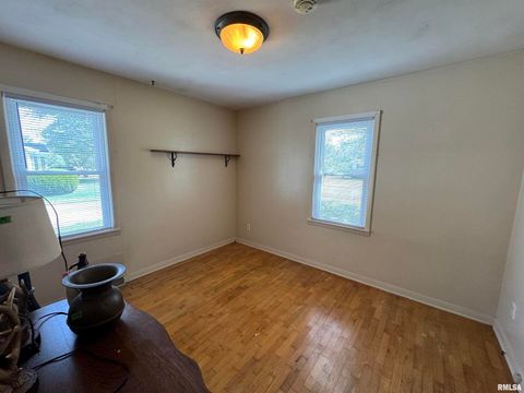 Tiny photo for 7 HOLLY Lane, Flora, IL 62839 (MLS # EB459894)