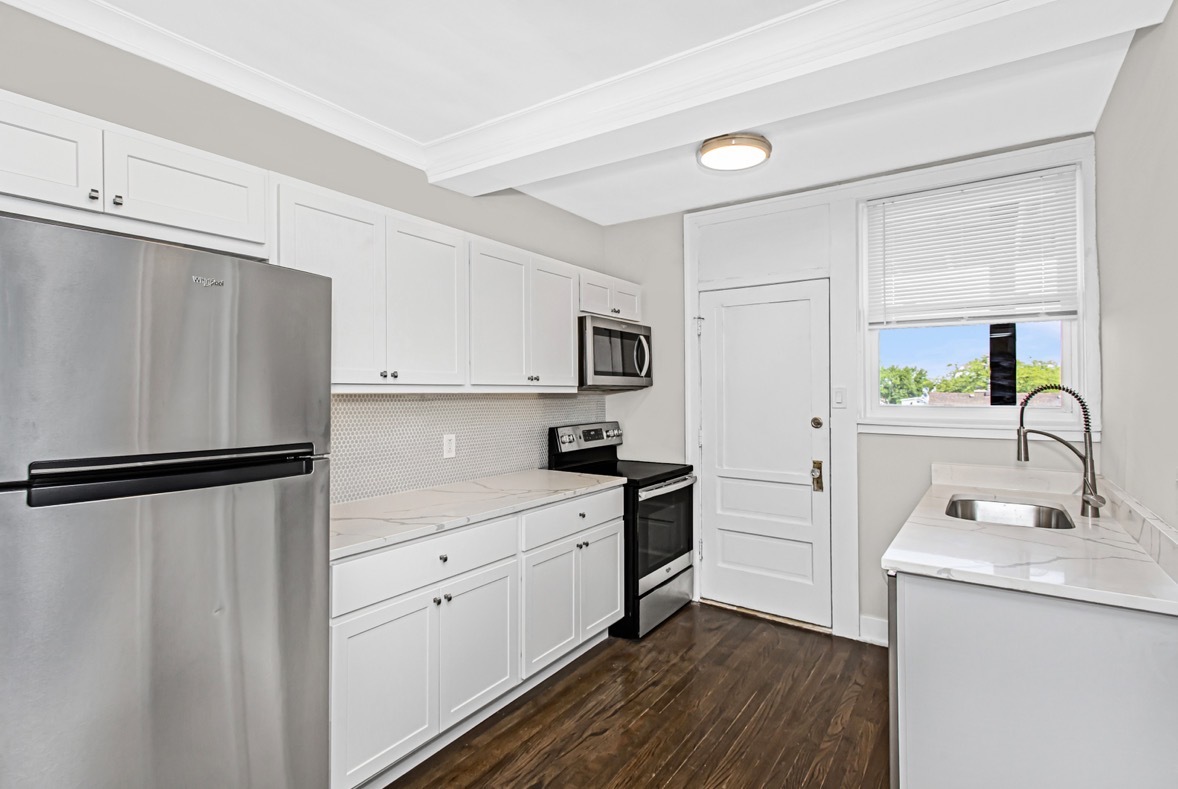 5004 W Newport Avenue 3E