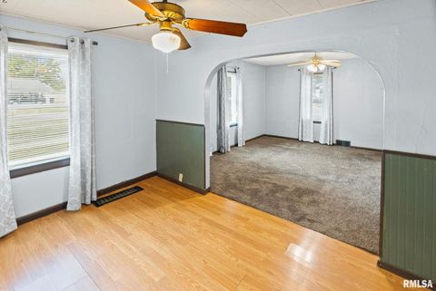 Tiny photo for 721 W WHITTAKER Street, Salem, IL 62881 (MLS # EB459857)