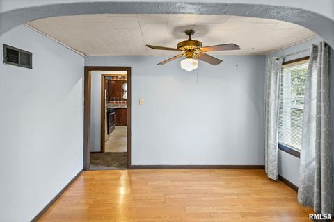 Tiny photo for 721 W WHITTAKER Street, Salem, IL 62881 (MLS # EB459857)