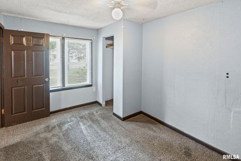 Tiny photo for 721 W WHITTAKER Street, Salem, IL 62881 (MLS # EB459857)