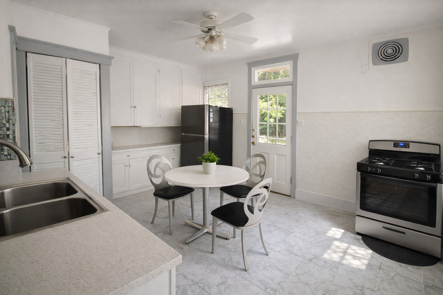 10350 S Prospect Avenue