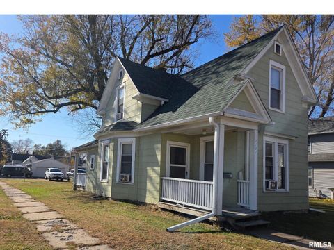 Photo of 1701 W 8th Street, Davenport, IA 52802 (MLS # QC4269599)