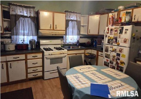 Tiny photo for 1701 W 8TH Street, Davenport, IA 52802 (MLS # QC4269599)