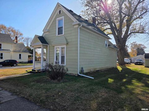 Tiny photo for 1701 W 8TH Street, Davenport, IA 52802 (MLS # QC4269599)
