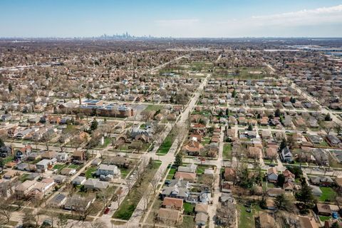 Tiny photo for 9439 Congress Park Avenue, Brookfield, IL 60513 (MLS # 12616137)