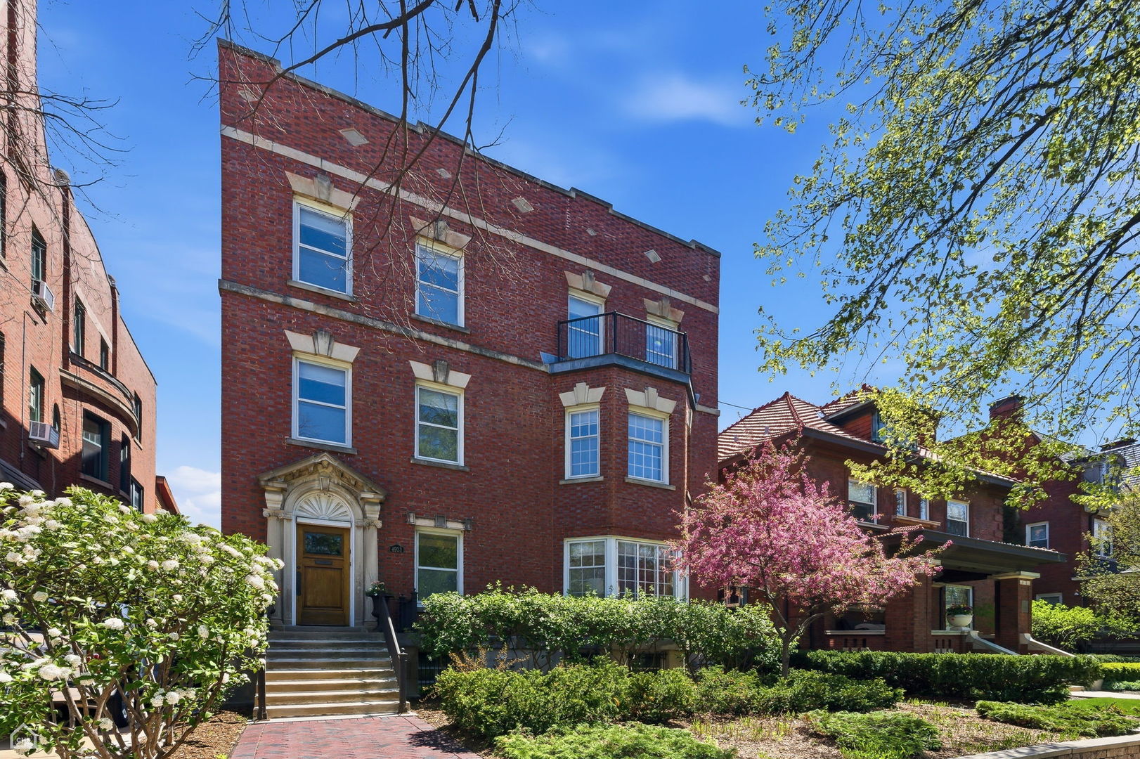 4933 S Woodlawn Avenue