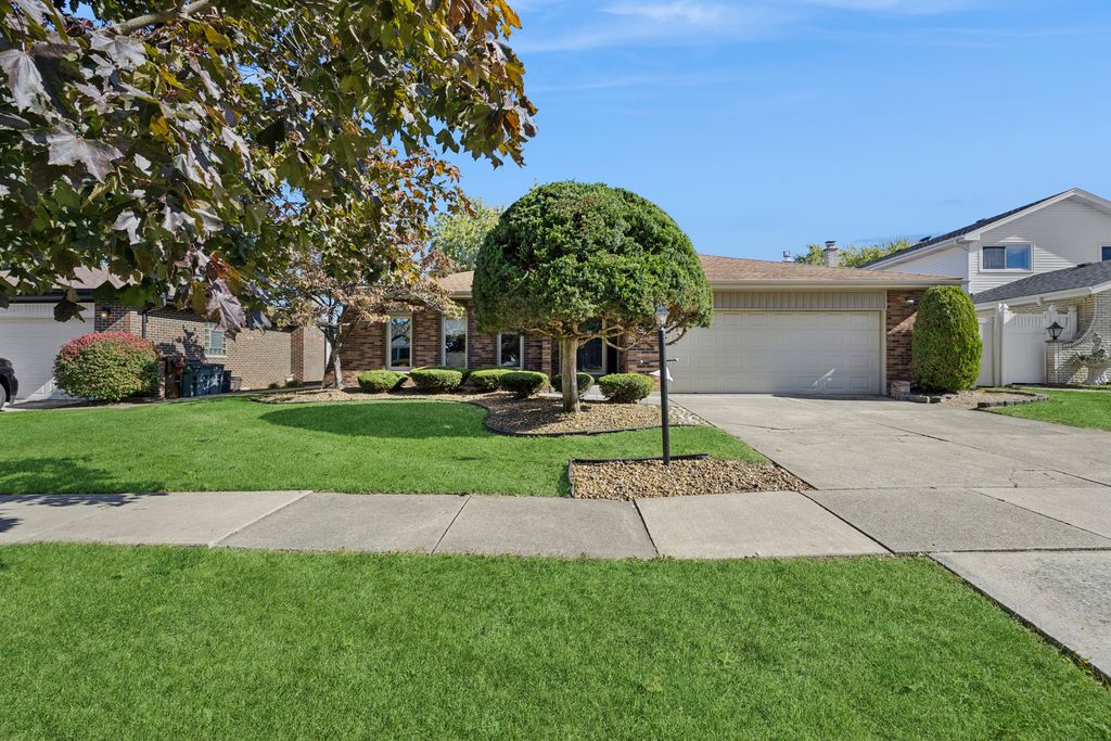 Photo for 15649 Sierra Drive, Oak Forest, IL 60452 (MLS # 12463502)