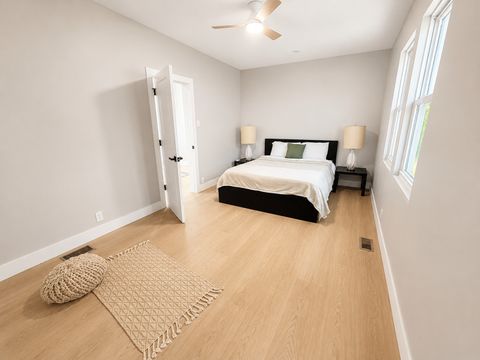Tiny photo for 7611 S Ridgeland Avenue, Chicago, IL 60649 (MLS # 12657219)