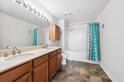 Tiny photo for 833 W 15th Place #907, Chicago, IL 60607 (MLS # 12595815)