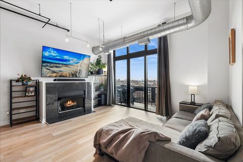 Tiny photo for 833 W 15th Place #907, Chicago, IL 60607 (MLS # 12595815)