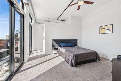 Tiny photo for 833 W 15th Place #907, Chicago, IL 60607 (MLS # 12595815)