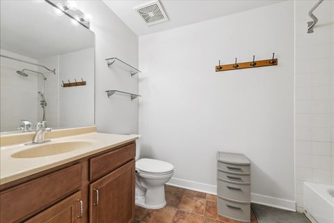 Tiny photo for 833 W 15th Place #907, Chicago, IL 60607 (MLS # 12595815)