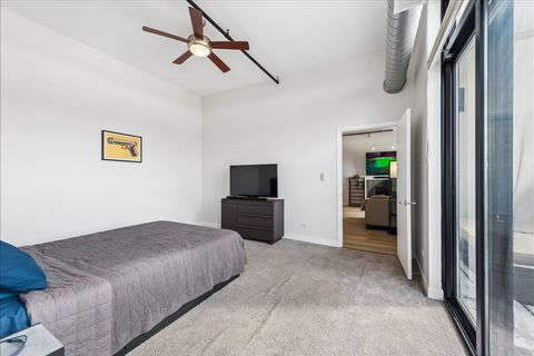 Tiny photo for 833 W 15th Place #907, Chicago, IL 60607 (MLS # 12595815)