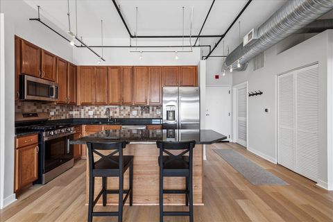 Tiny photo for 833 W 15th Place #907, Chicago, IL 60607 (MLS # 12595815)