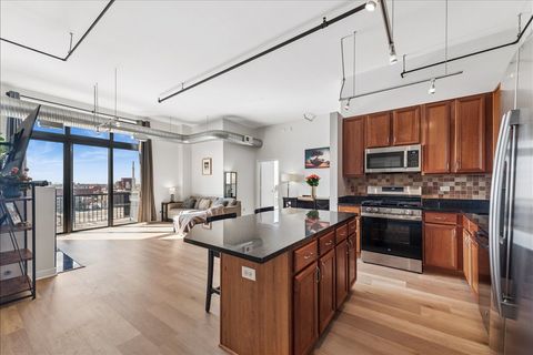 Tiny photo for 833 W 15th Place #907, Chicago, IL 60607 (MLS # 12595815)