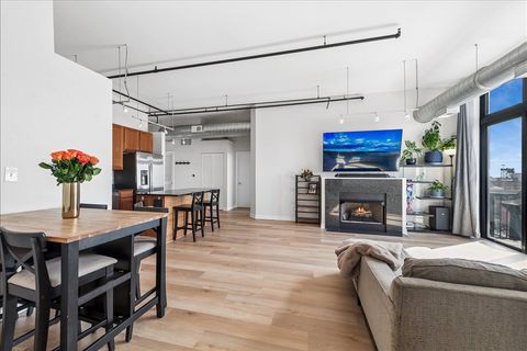 Tiny photo for 833 W 15th Place #907, Chicago, IL 60607 (MLS # 12595815)