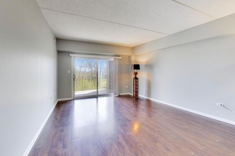 Tiny photo for 105 Lakeview Drive #307, Bloomingdale, IL 60108 (MLS # 12626277)