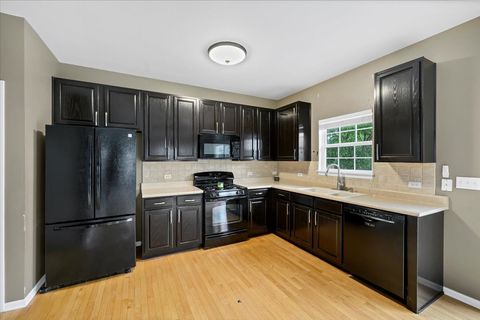 Tiny photo for 7 Appletree Court, Lake In The Hills, IL 60156 (MLS # 12647579)