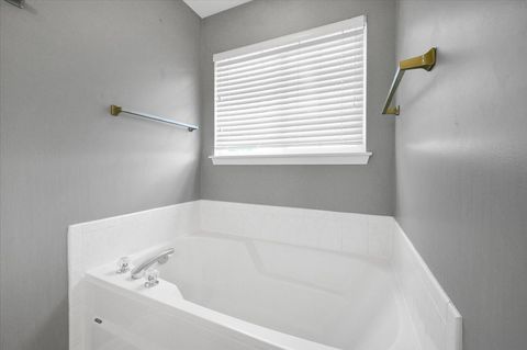 Tiny photo for 7 Appletree Court, Lake In The Hills, IL 60156 (MLS # 12647579)