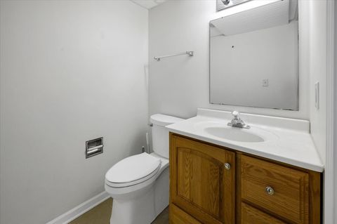Tiny photo for 7 Appletree Court, Lake In The Hills, IL 60156 (MLS # 12647579)