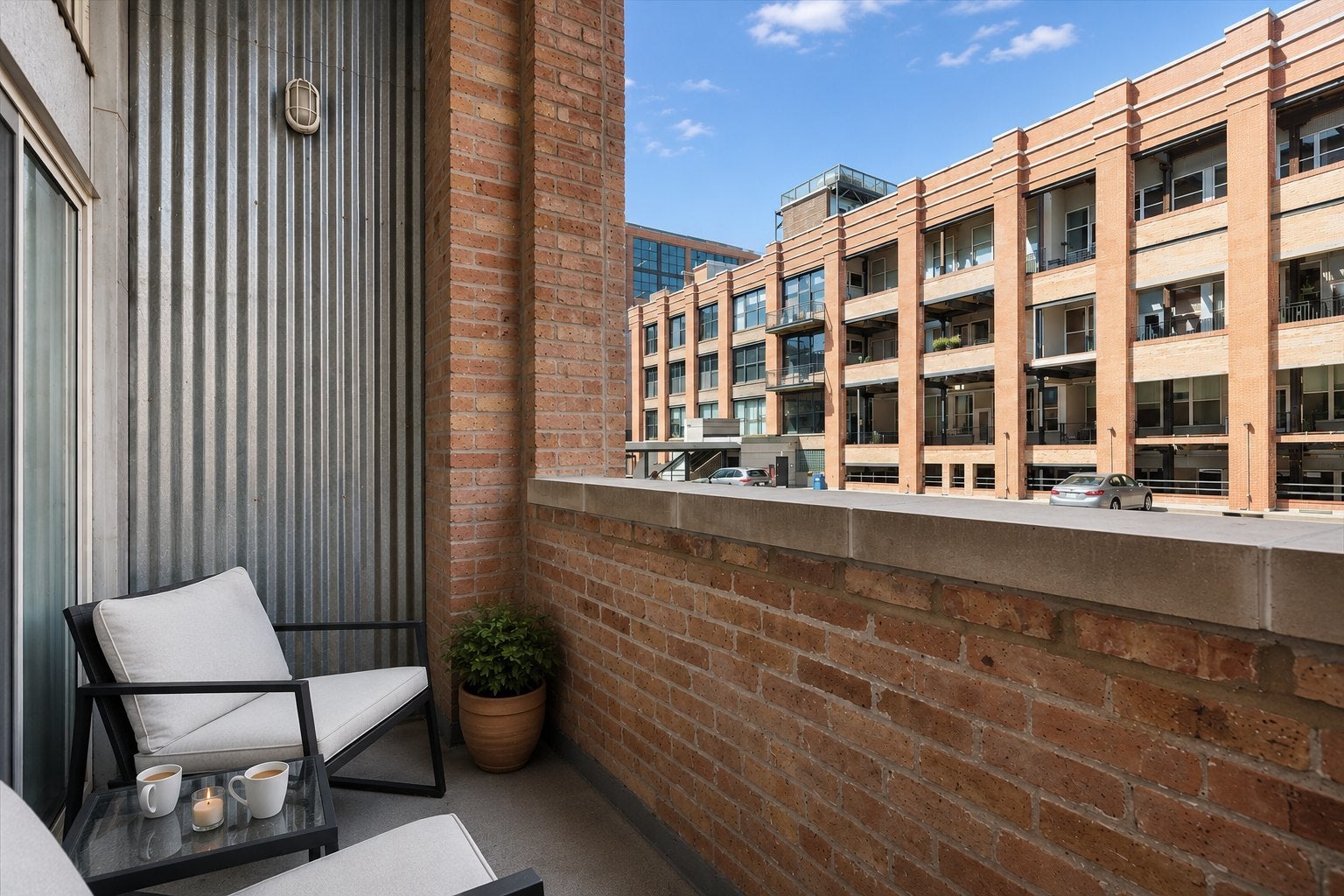 1000 W WASHINGTON Boulevard 216