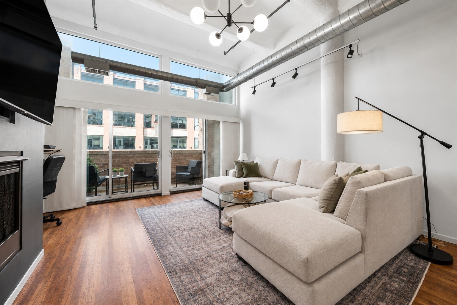 1000 W WASHINGTON Boulevard 216