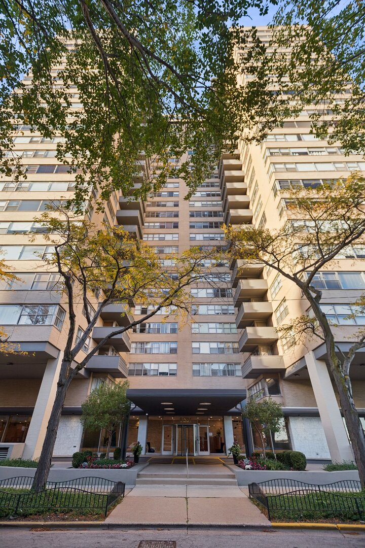 6301 N Sheridan Road 6K