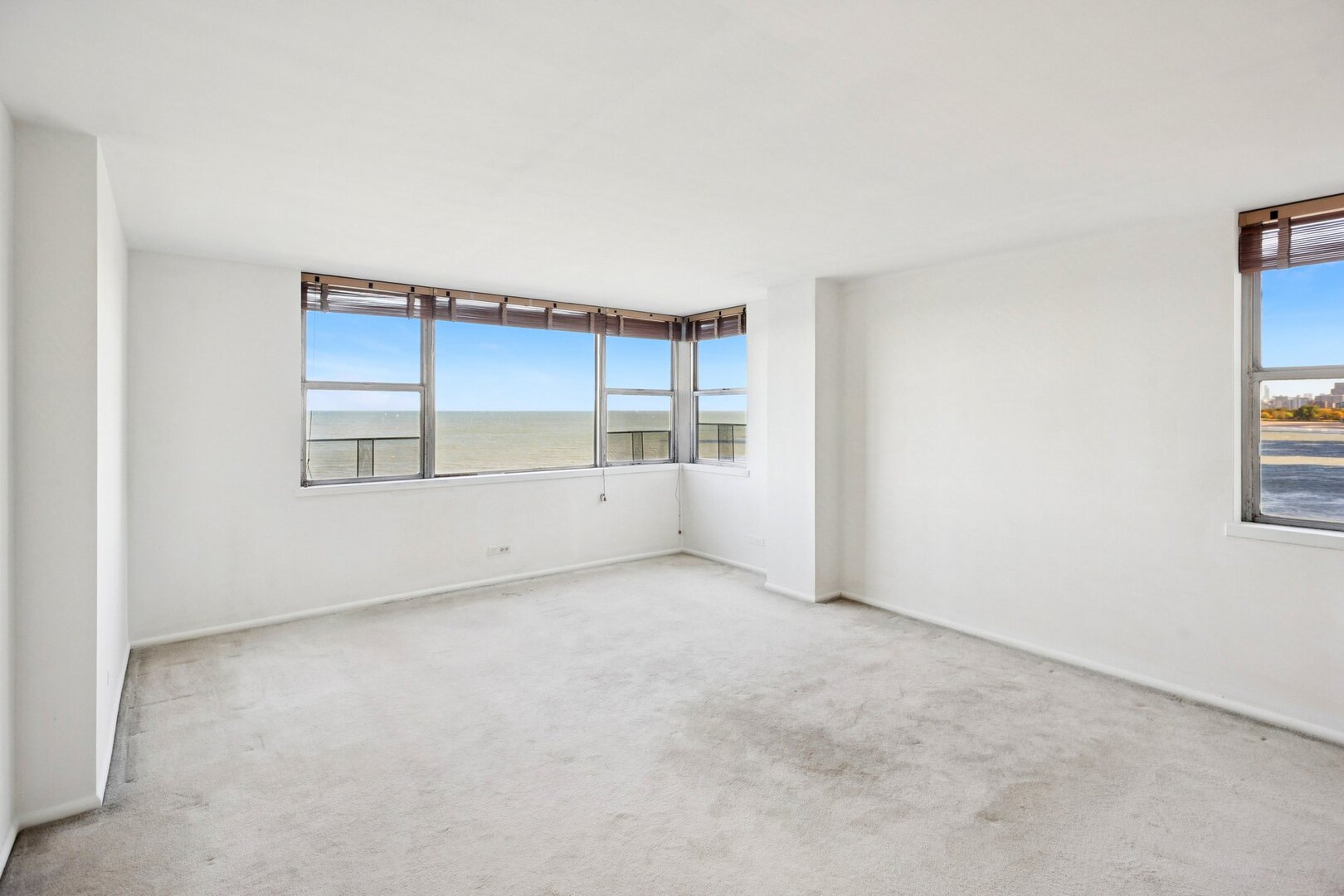 Chicago, Illinois 60660, United States, 1 Bedroom Bedrooms, ,2 BathroomsBathrooms,Residential,Active,233772