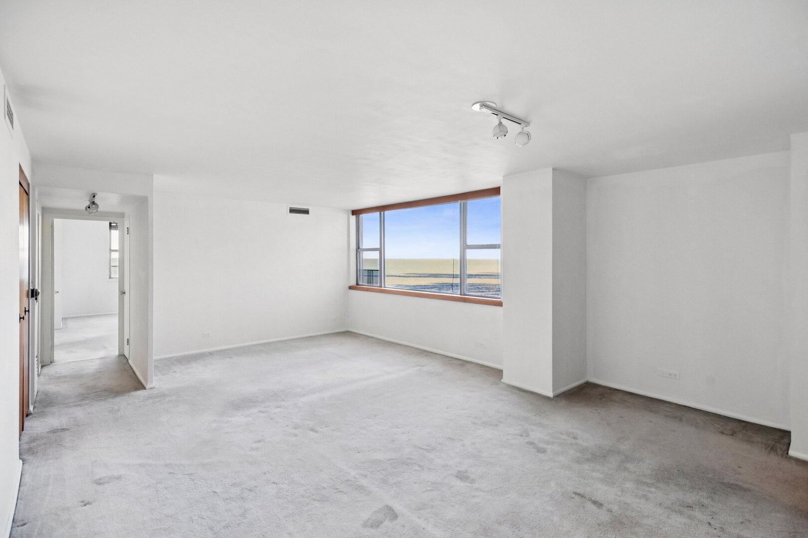 Chicago, Illinois 60660, United States, 1 Bedroom Bedrooms, ,2 BathroomsBathrooms,Residential,Active,233772