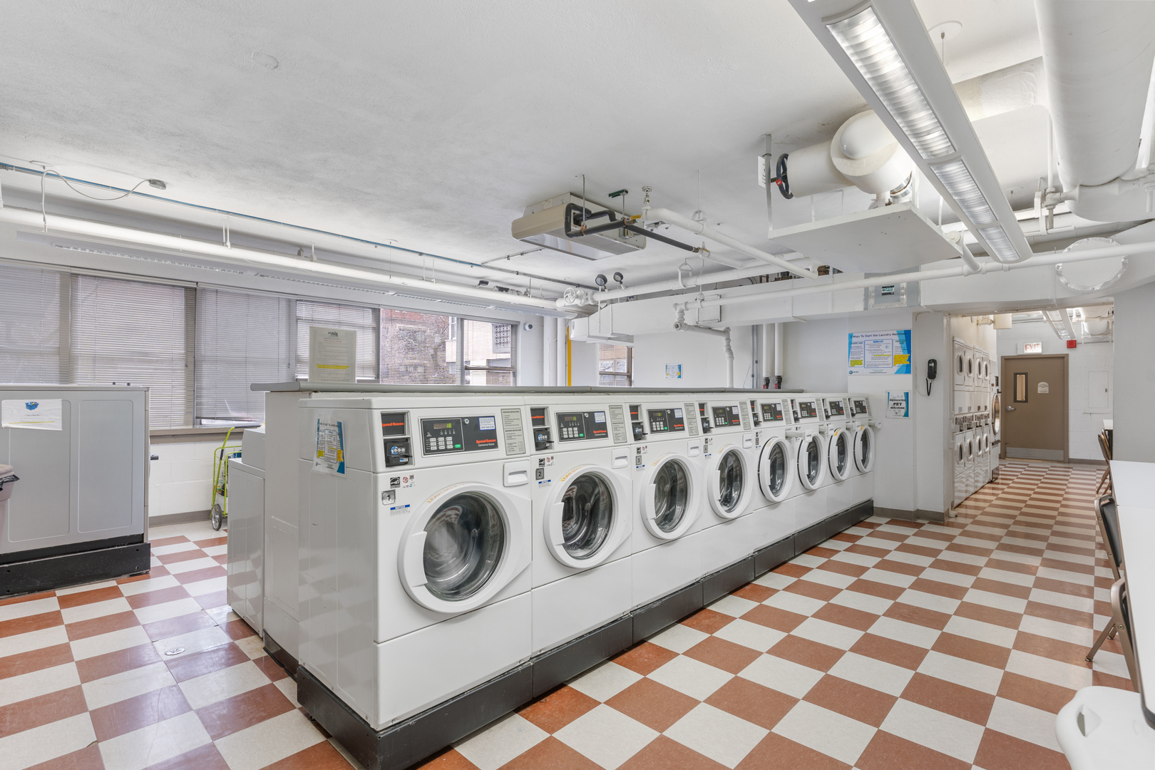 Chicago, Illinois 60660, United States, 1 Bedroom Bedrooms, ,2 BathroomsBathrooms,Residential,Active,233772