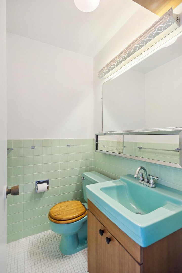 Chicago, Illinois 60660, United States, 1 Bedroom Bedrooms, ,2 BathroomsBathrooms,Residential,Active,233772